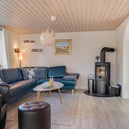 Cozy Near The Water With Space For 5 People Snedsted