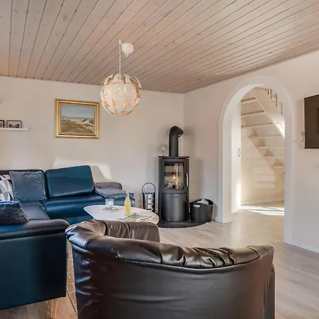 Vakantiehuis Cozy Near The Water With Space For 5 People