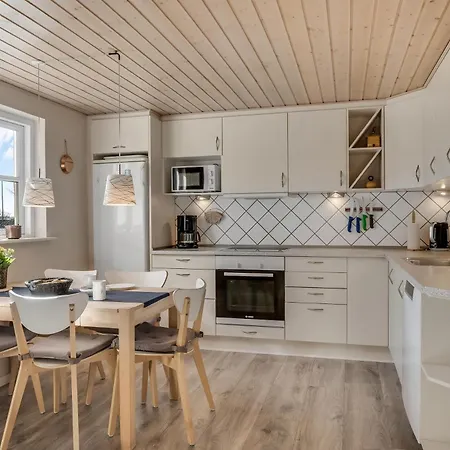 Cozy Near The Water With Space For 5 People Vakantiehuis *
