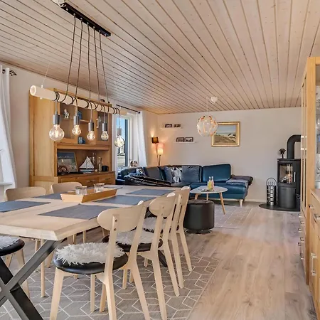 Vakantiehuis Cozy Near The Water With Space For 5 People *