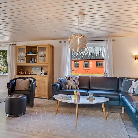 Cozy Near The Water With Space For 5 People Vakantiehuis