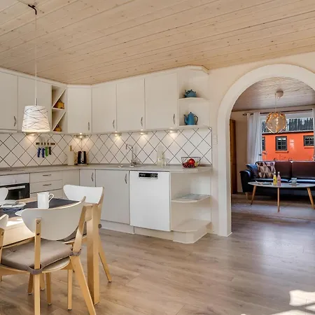 Cozy Near The Water With Space For 5 People Snedsted