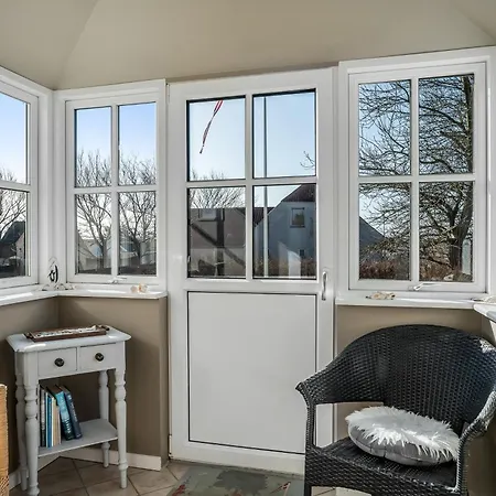 Cozy Near The Water With Space For 5 People *