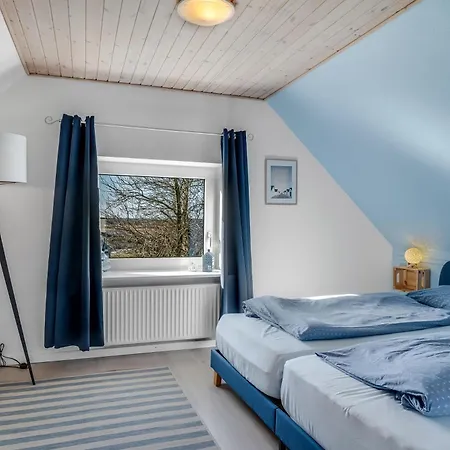 Cozy Near The Water With Space For 5 People Feriehus *