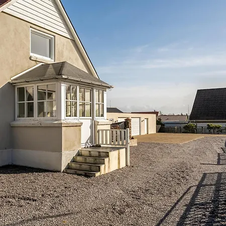 Cozy Near The Water With Space For 5 People *